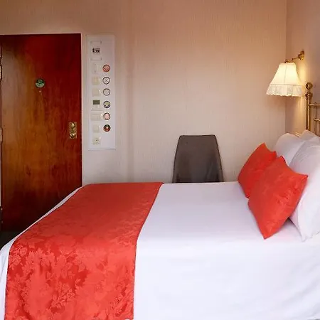 Continental מלון 3*